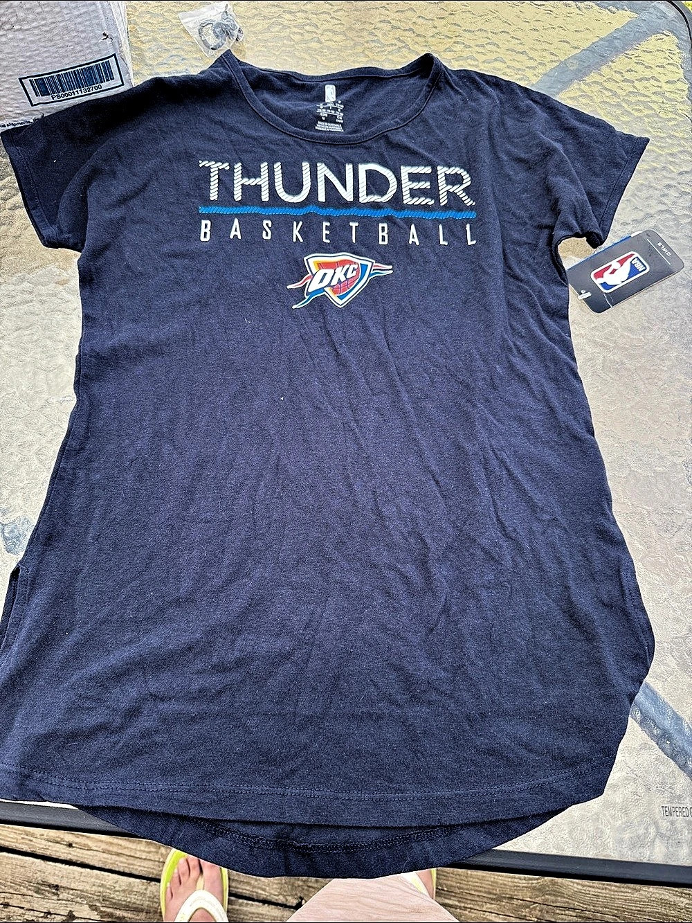 NBA Oklahoma City Thunder Basketball tee Blue girls XL (16)